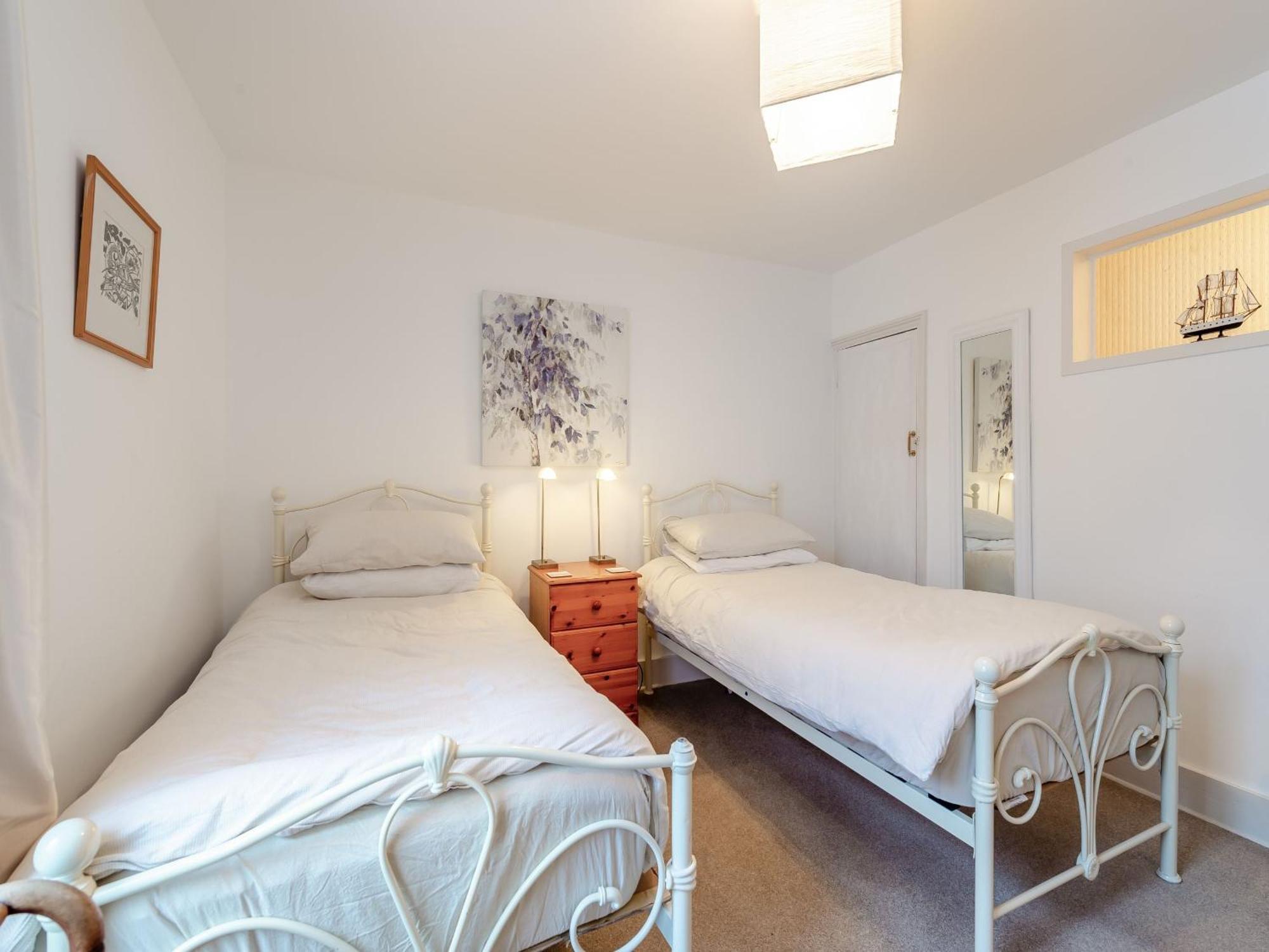 Wellspring Cottage Уитстейбъл Екстериор снимка