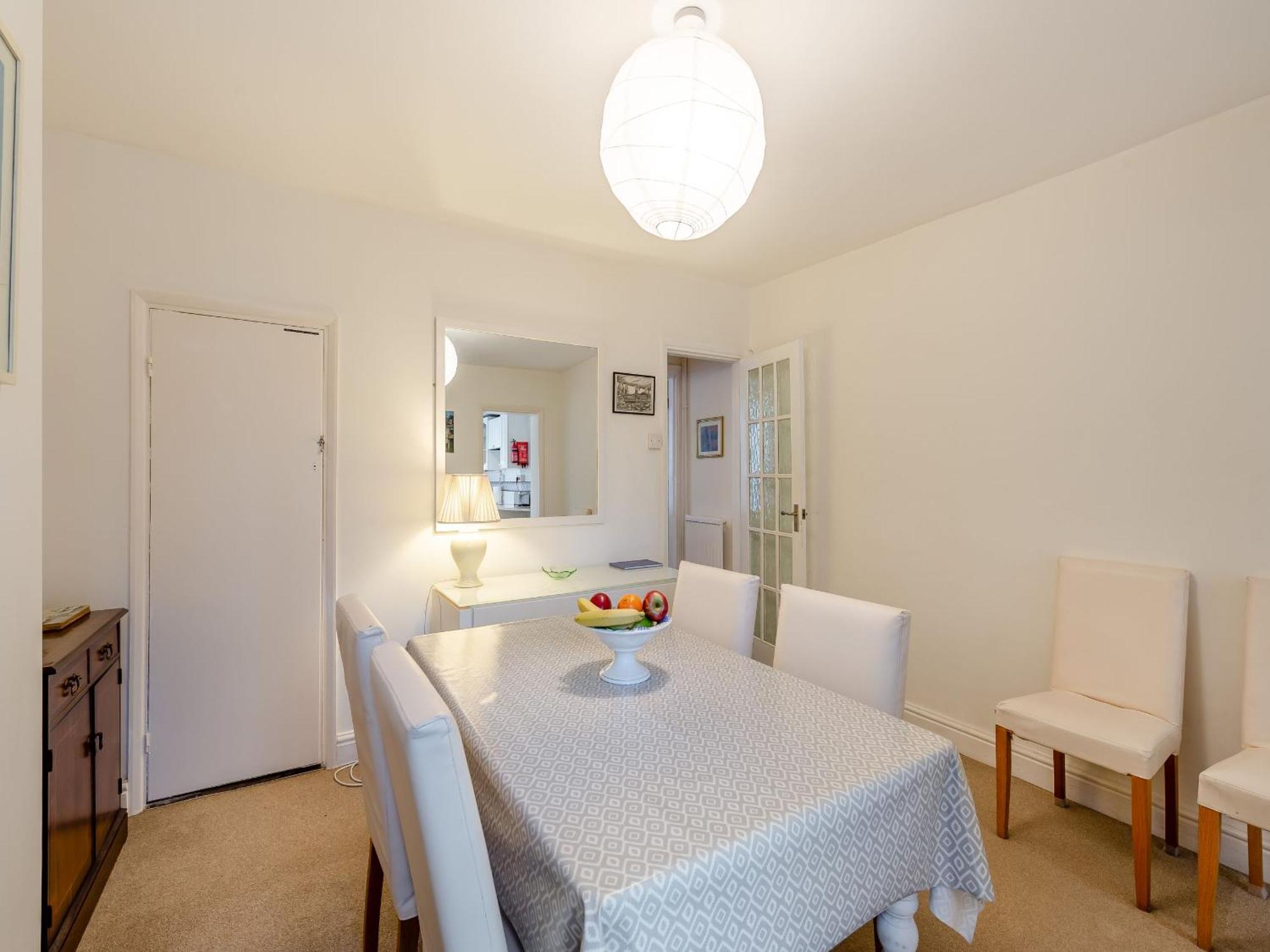 Wellspring Cottage Уитстейбъл Екстериор снимка