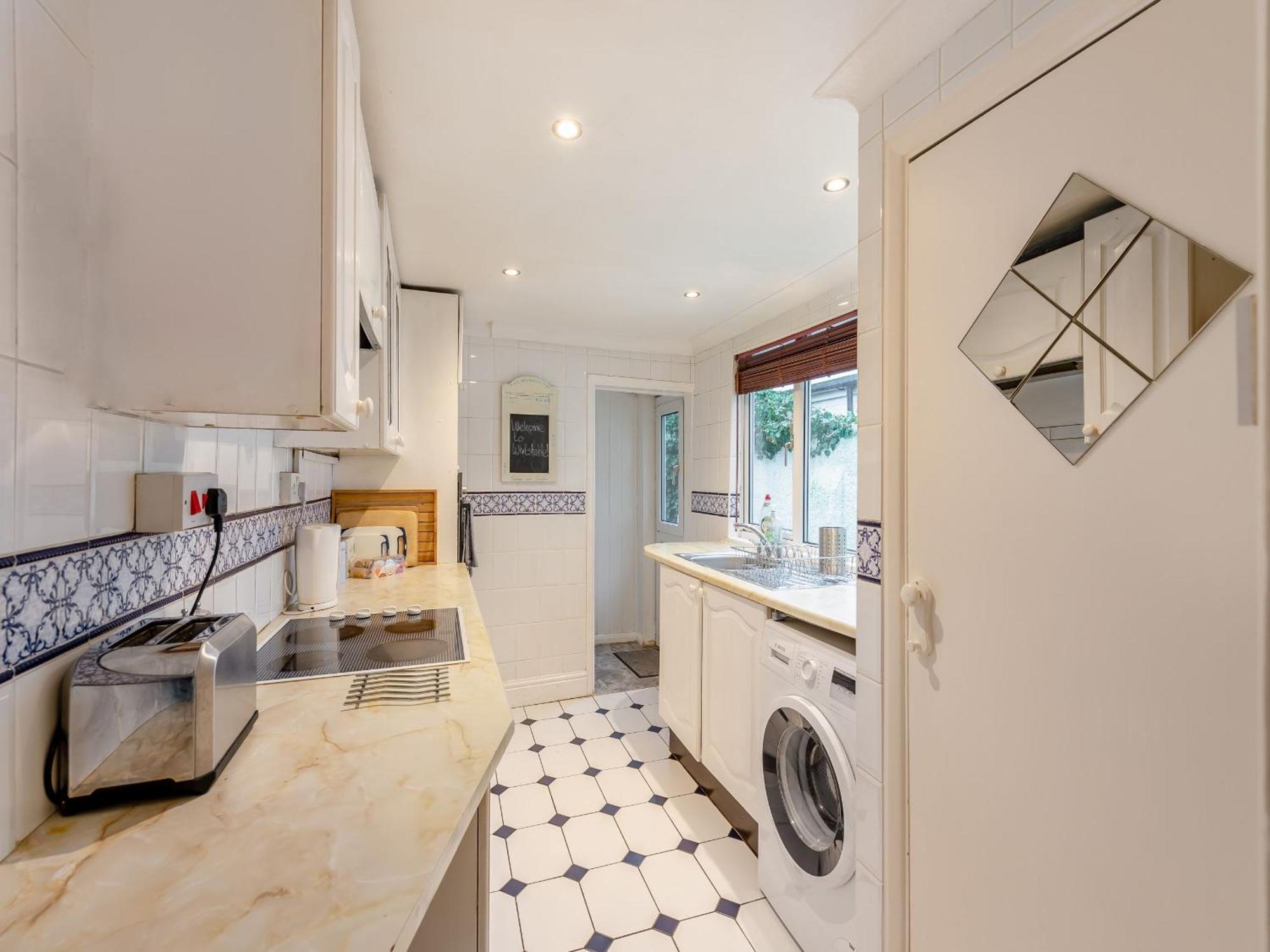 Wellspring Cottage Уитстейбъл Екстериор снимка
