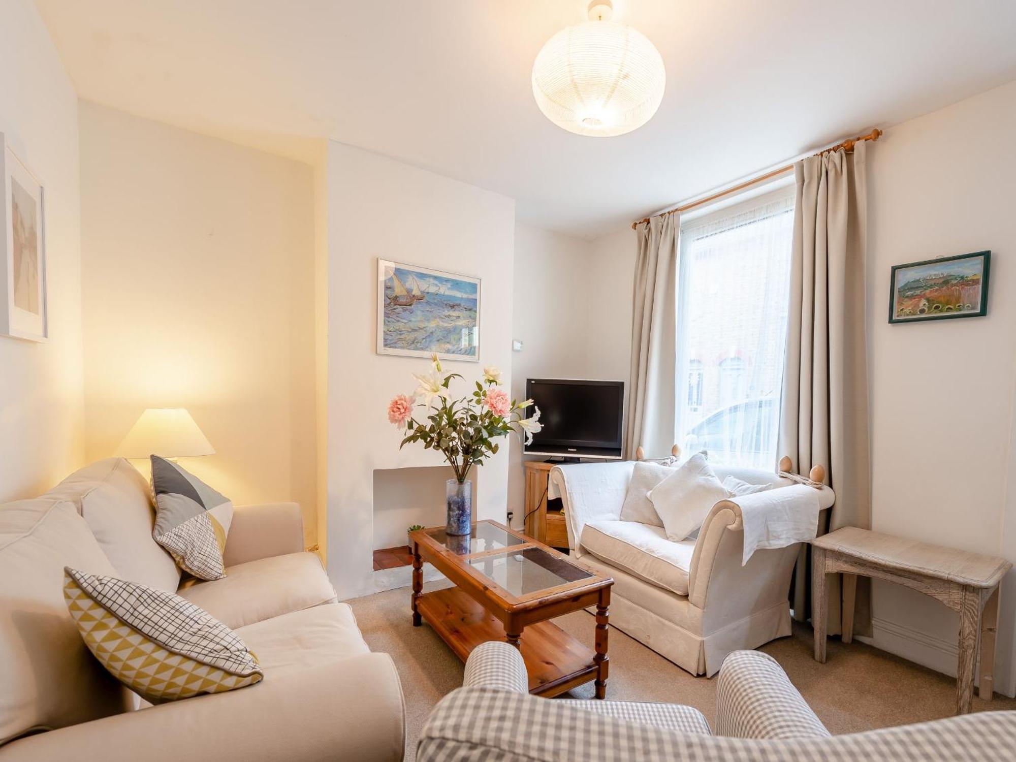 Wellspring Cottage Уитстейбъл Екстериор снимка