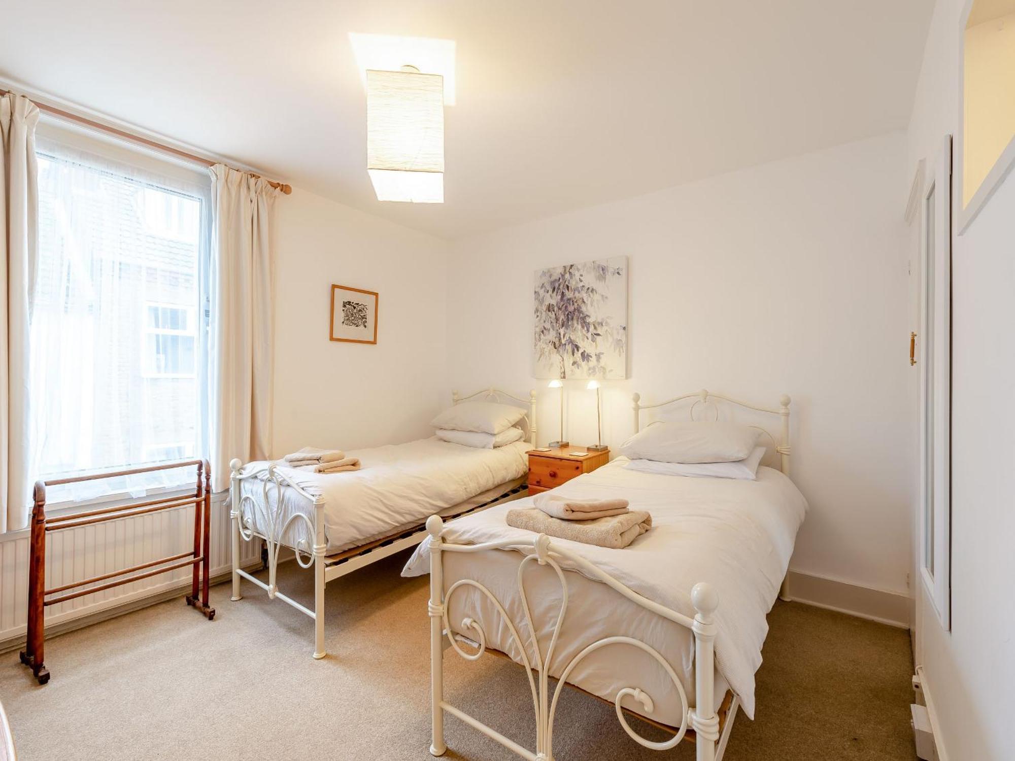 Wellspring Cottage Уитстейбъл Екстериор снимка