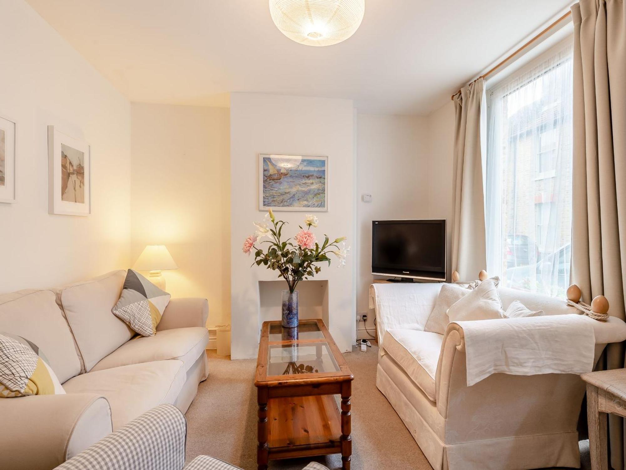 Wellspring Cottage Уитстейбъл Екстериор снимка